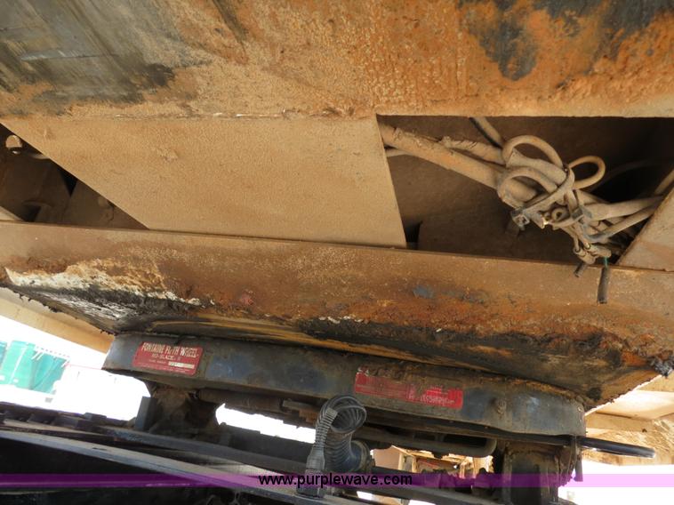 image for item B2426 2005 V.E. Enterprises Eagle 130 barrel vacuum trailer