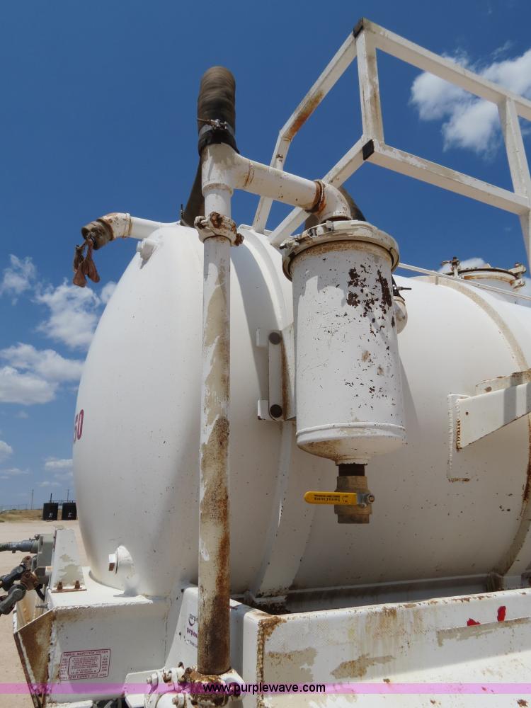 image for item B2426 2005 V.E. Enterprises Eagle 130 barrel vacuum trailer