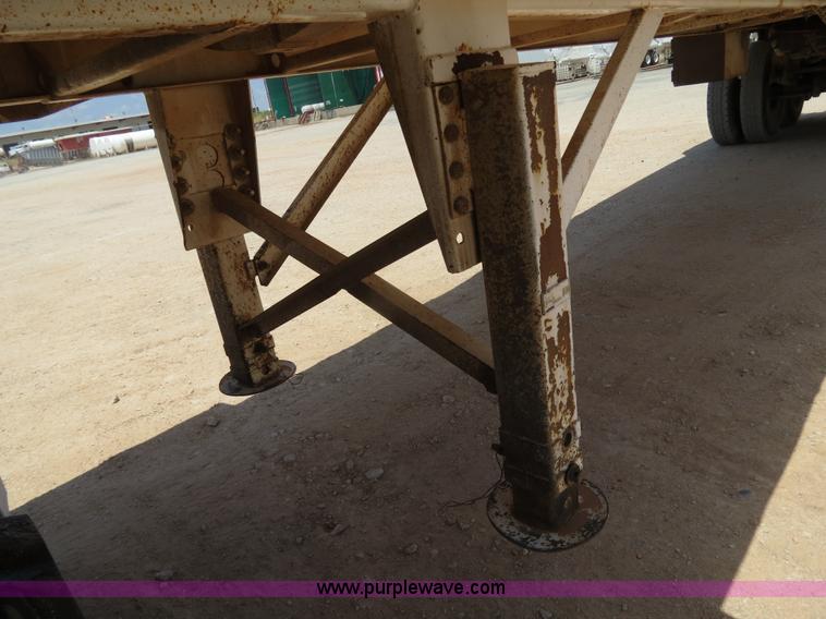 image for item B2426 2005 V.E. Enterprises Eagle 130 barrel vacuum trailer