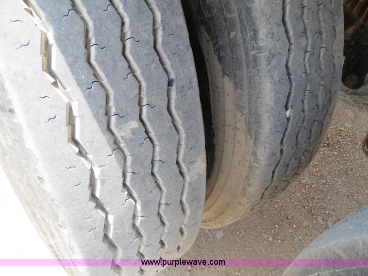 image for item B2426 2005 V.E. Enterprises Eagle 130 barrel vacuum trailer