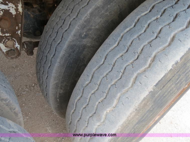 image for item B2426 2005 V.E. Enterprises Eagle 130 barrel vacuum trailer