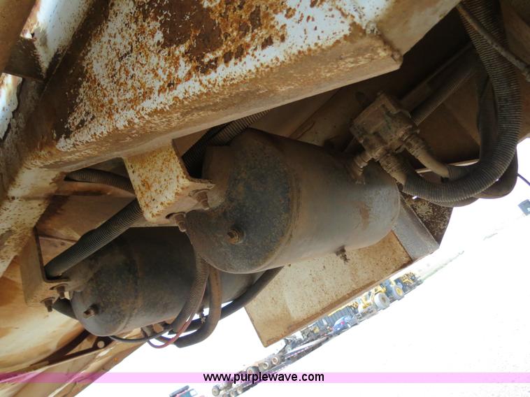 image for item B2426 2005 V.E. Enterprises Eagle 130 barrel vacuum trailer