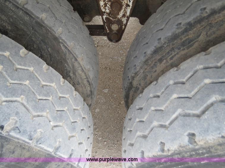 image for item B2426 2005 V.E. Enterprises Eagle 130 barrel vacuum trailer