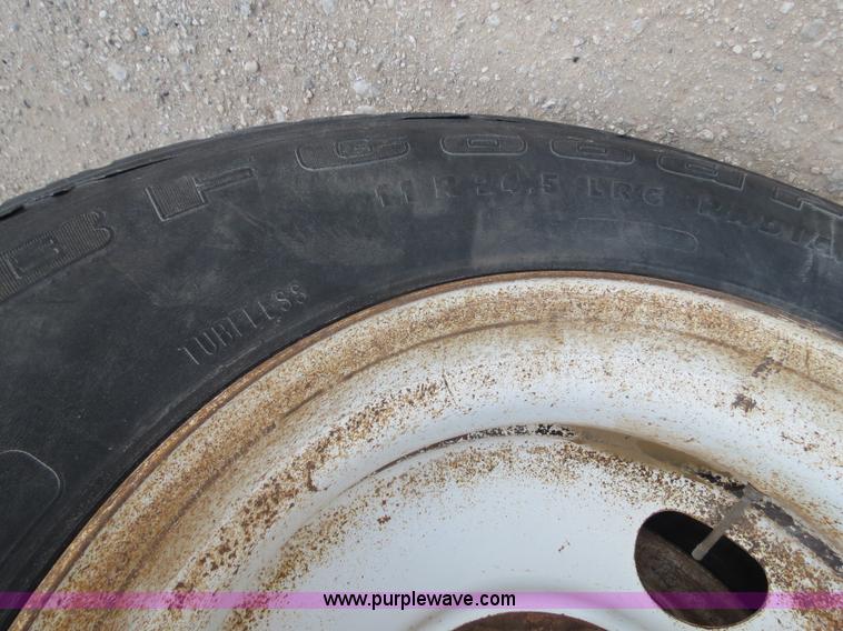 image for item B2426 2005 V.E. Enterprises Eagle 130 barrel vacuum trailer