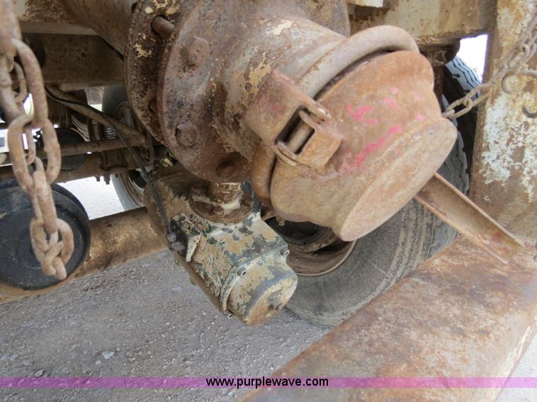 image for item B2426 2005 V.E. Enterprises Eagle 130 barrel vacuum trailer