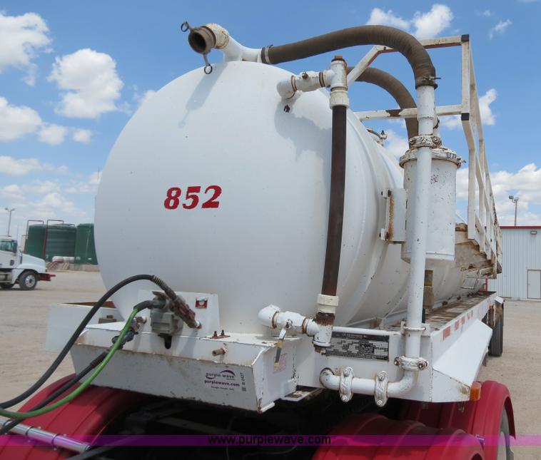 image for item B2427 2005 V.E. Enterprises Eagle 130 barrel vacuum trailer