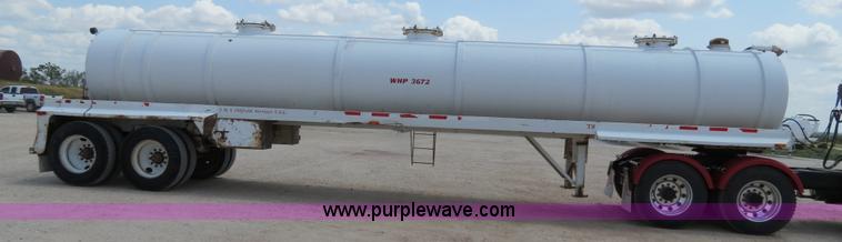 image for item B2427 2005 V.E. Enterprises Eagle 130 barrel vacuum trailer