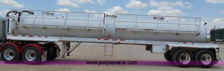 image for item B2427 2005 V.E. Enterprises Eagle 130 barrel vacuum trailer