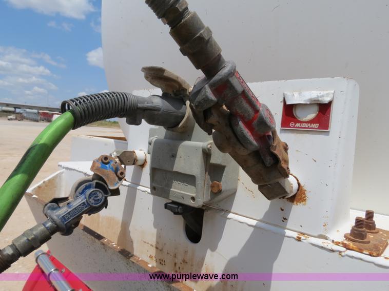 image for item B2427 2005 V.E. Enterprises Eagle 130 barrel vacuum trailer