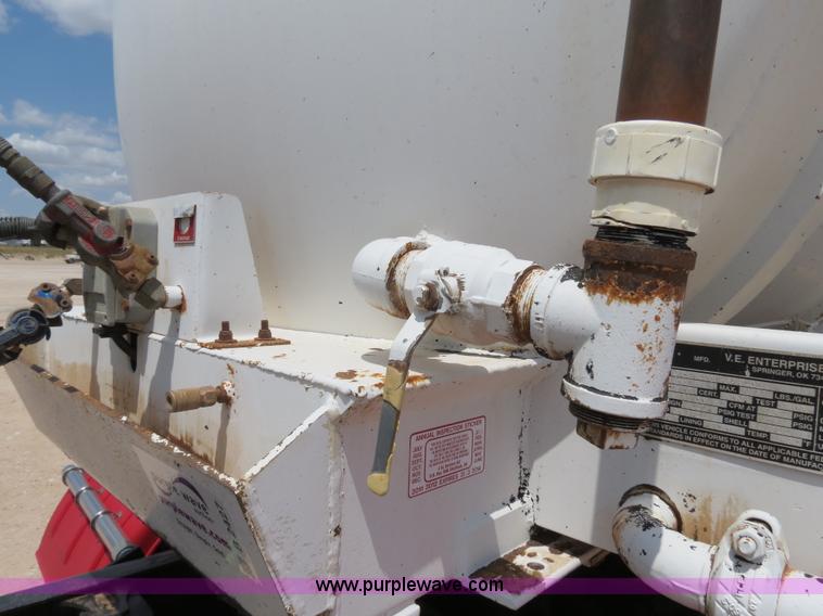 image for item B2427 2005 V.E. Enterprises Eagle 130 barrel vacuum trailer