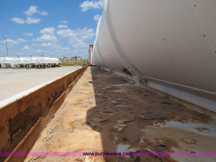 image for item B2427 2005 V.E. Enterprises Eagle 130 barrel vacuum trailer