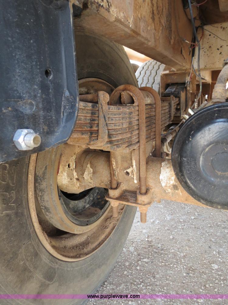 image for item B2427 2005 V.E. Enterprises Eagle 130 barrel vacuum trailer