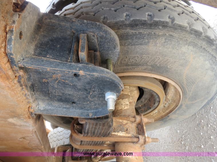 image for item B2427 2005 V.E. Enterprises Eagle 130 barrel vacuum trailer