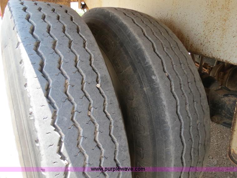 image for item B2427 2005 V.E. Enterprises Eagle 130 barrel vacuum trailer