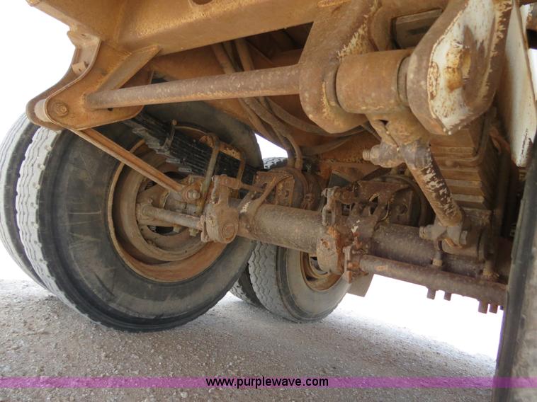 image for item B2427 2005 V.E. Enterprises Eagle 130 barrel vacuum trailer