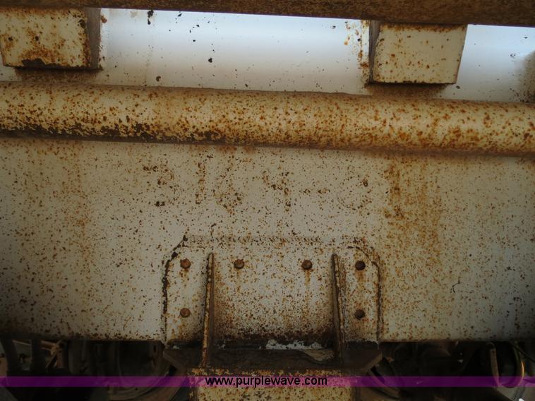 image for item B2427 2005 V.E. Enterprises Eagle 130 barrel vacuum trailer