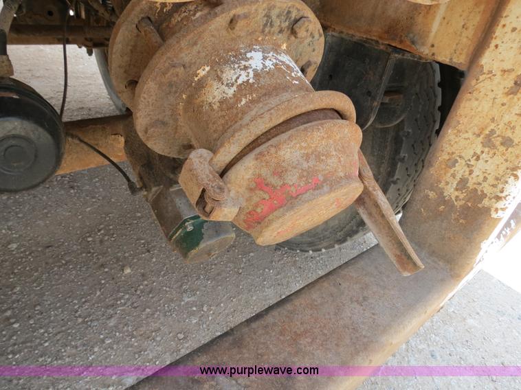 image for item B2427 2005 V.E. Enterprises Eagle 130 barrel vacuum trailer