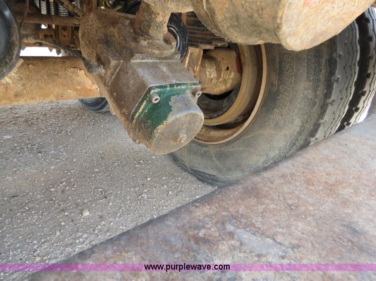 image for item B2427 2005 V.E. Enterprises Eagle 130 barrel vacuum trailer