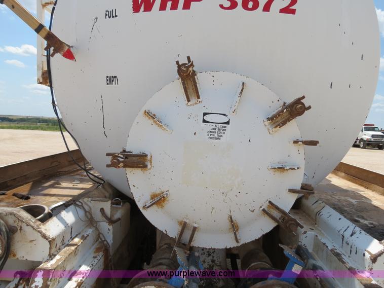 image for item B2427 2005 V.E. Enterprises Eagle 130 barrel vacuum trailer