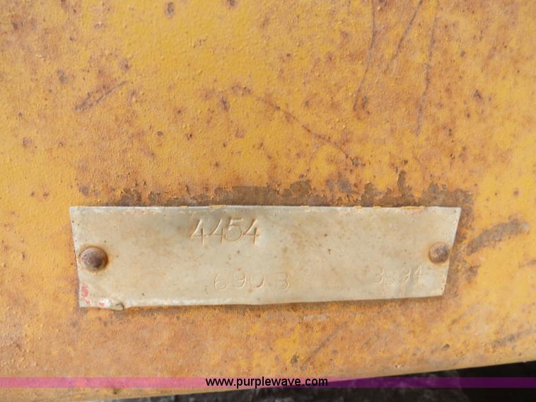 image for item B2429 1978 John Deere 690B excavator