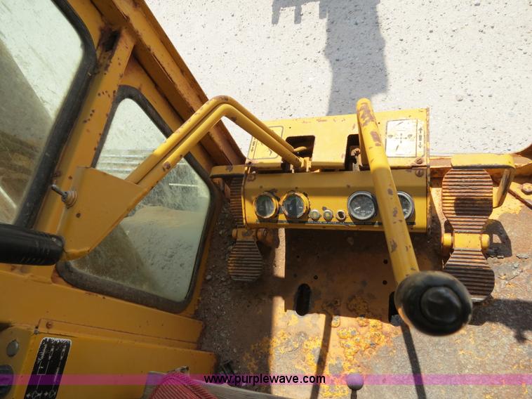 image for item B2429 1978 John Deere 690B excavator