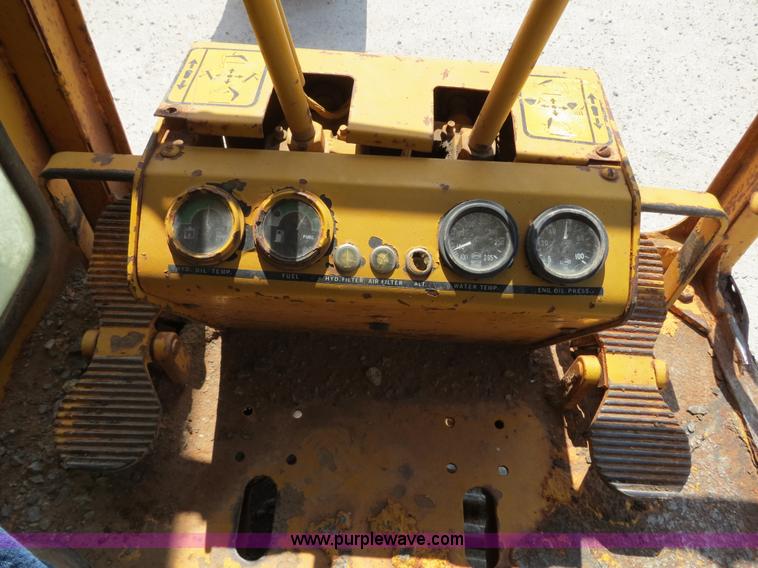 image for item B2429 1978 John Deere 690B excavator