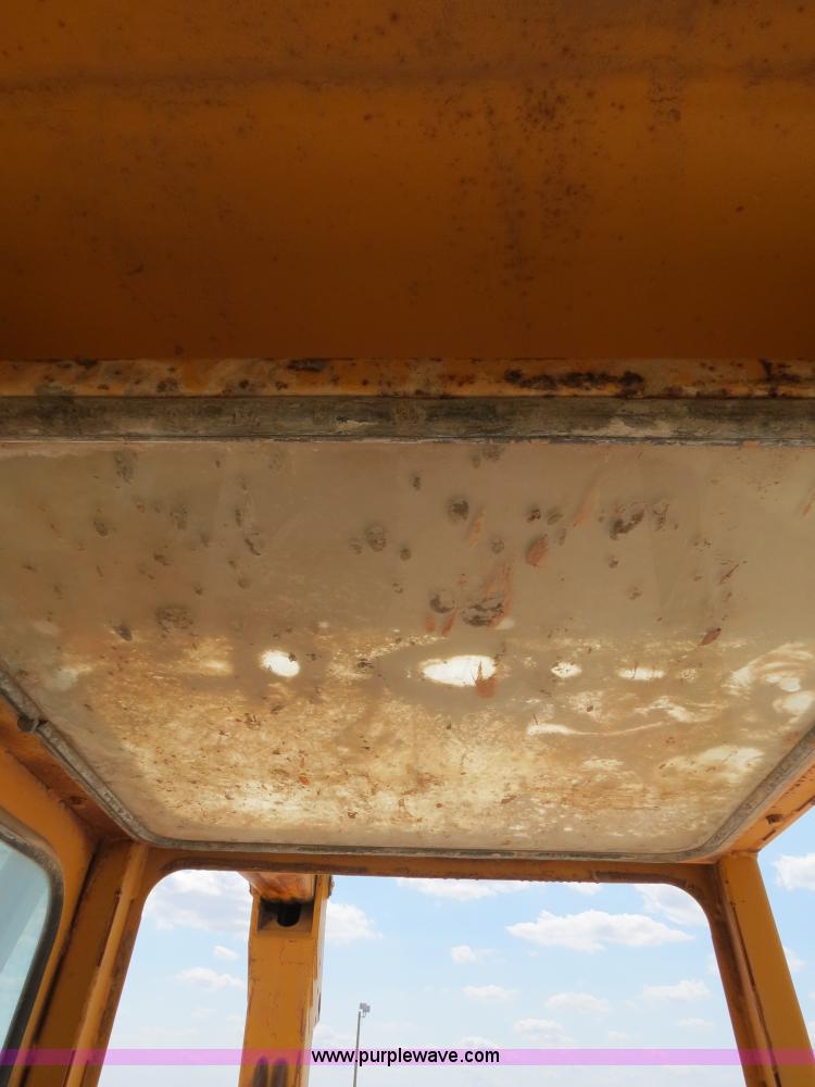 image for item B2429 1978 John Deere 690B excavator