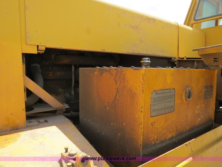 image for item B2429 1978 John Deere 690B excavator