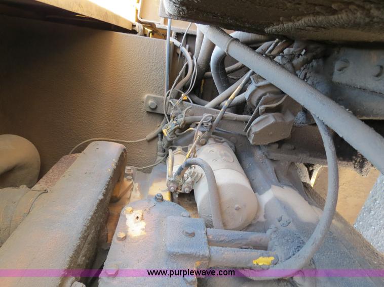 image for item B2429 1978 John Deere 690B excavator