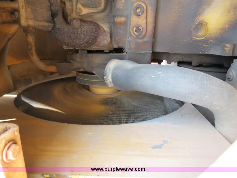 image for item B2429 1978 John Deere 690B excavator