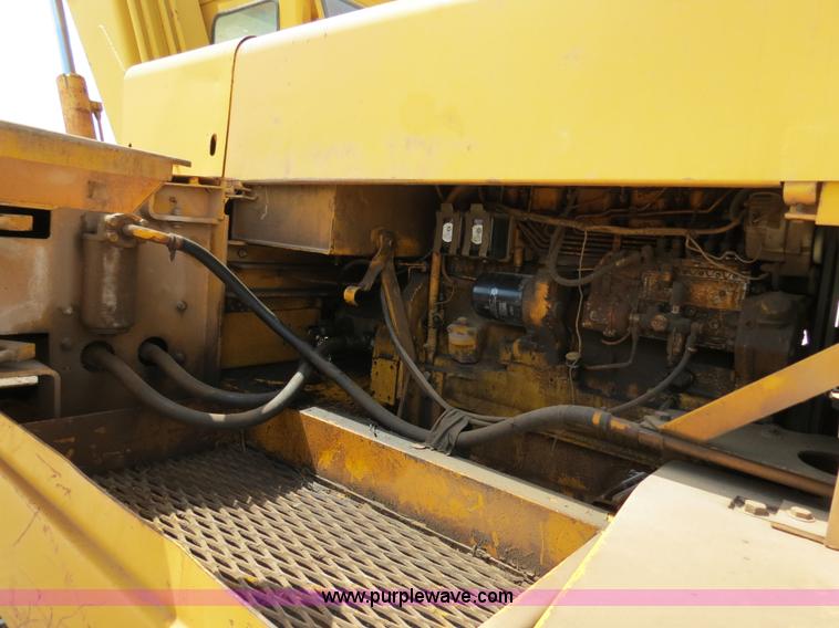 image for item B2429 1978 John Deere 690B excavator