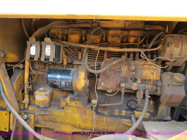 image for item B2429 1978 John Deere 690B excavator
