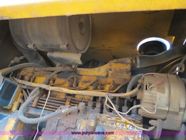 image for item B2429 1978 John Deere 690B excavator