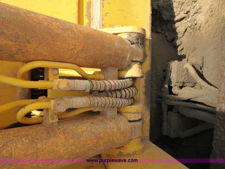 image for item B2429 1978 John Deere 690B excavator