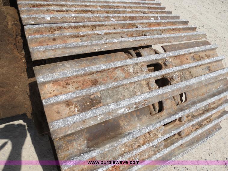 image for item B2429 1978 John Deere 690B excavator