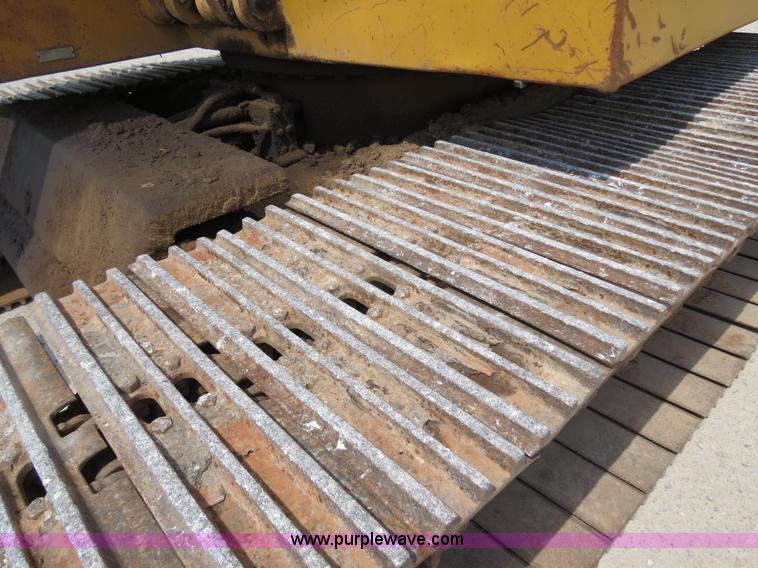 image for item B2429 1978 John Deere 690B excavator