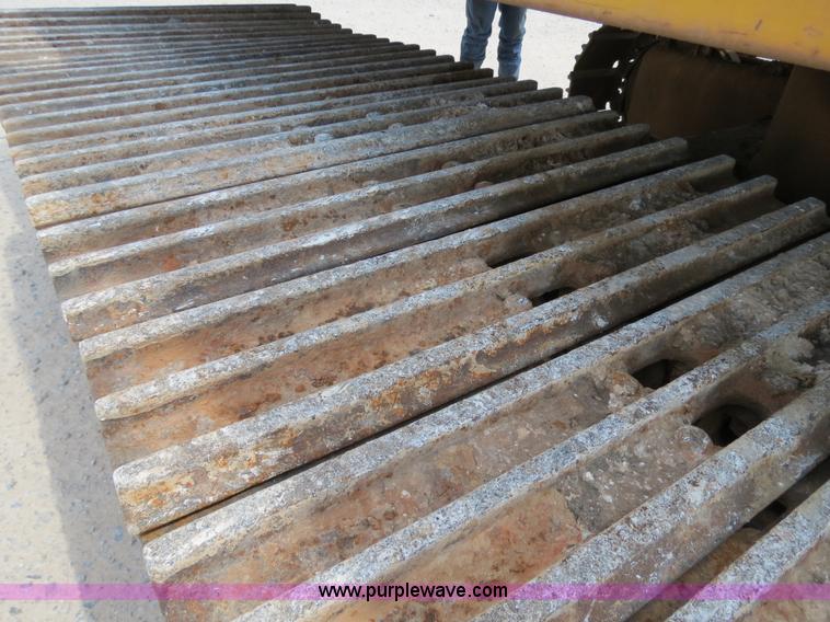 image for item B2429 1978 John Deere 690B excavator