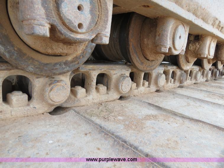 image for item B2429 1978 John Deere 690B excavator