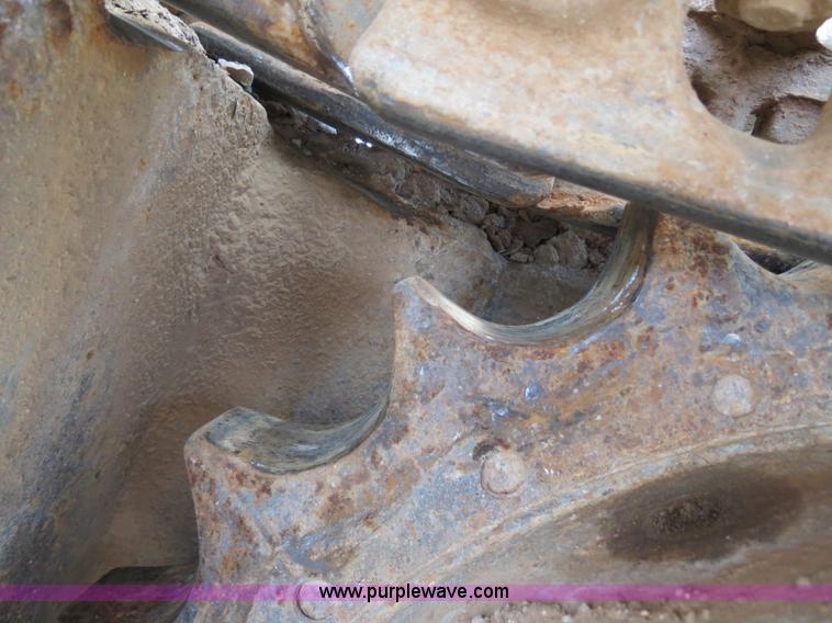 image for item B2429 1978 John Deere 690B excavator