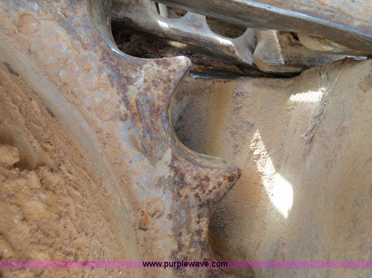 image for item B2429 1978 John Deere 690B excavator