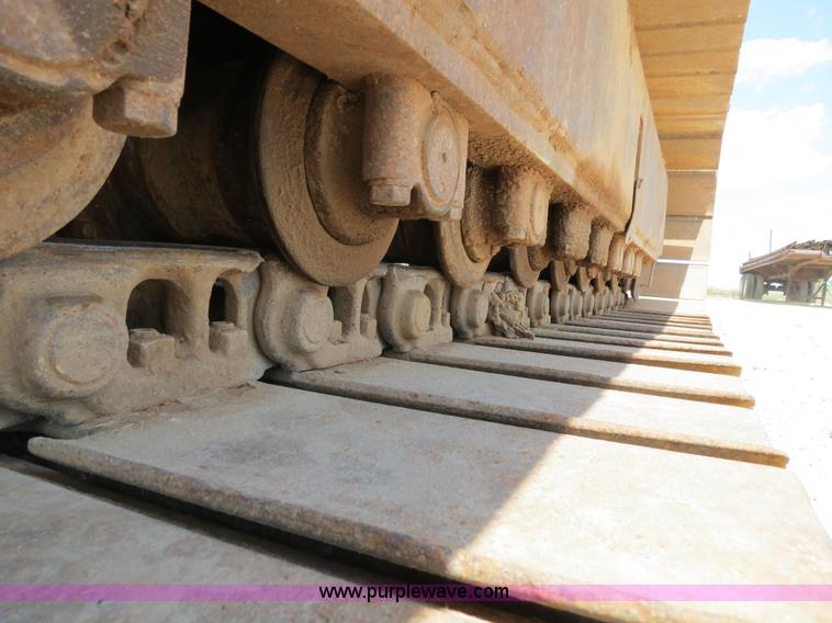 image for item B2429 1978 John Deere 690B excavator