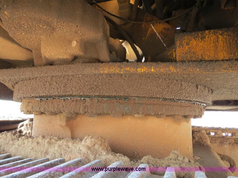 image for item B2429 1978 John Deere 690B excavator