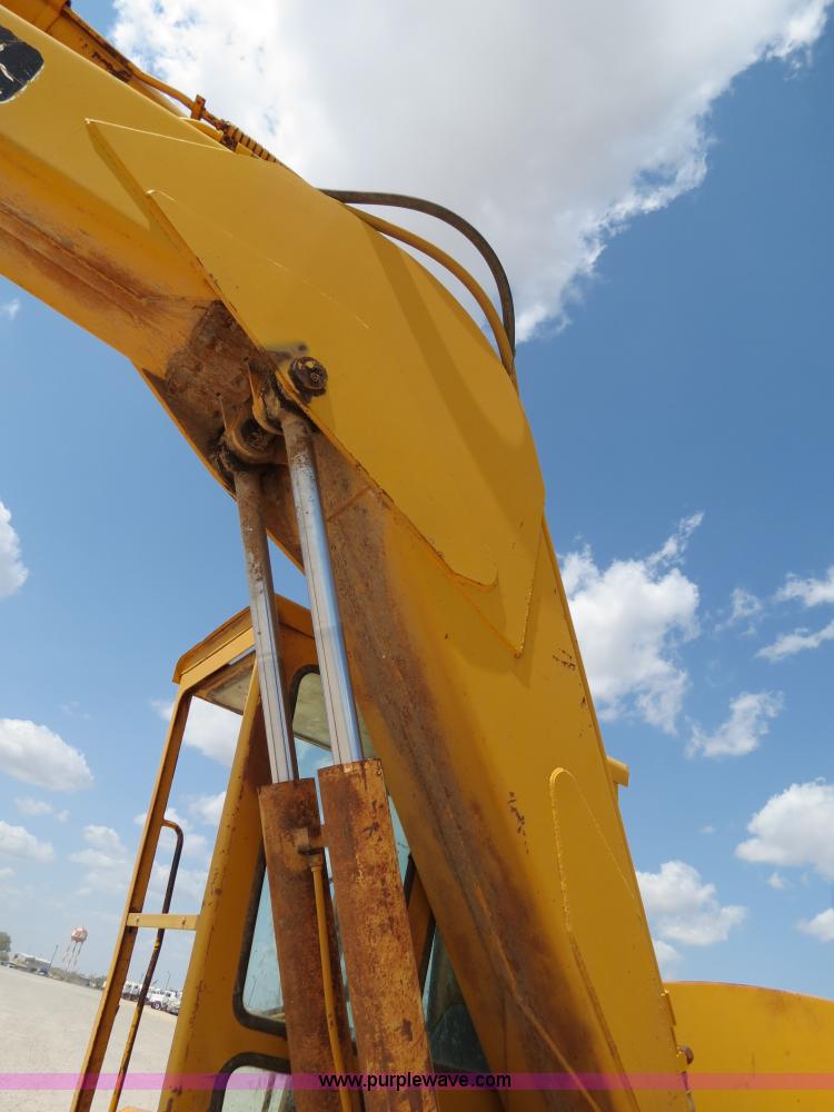 image for item B2429 1978 John Deere 690B excavator