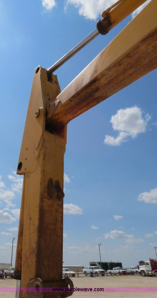 image for item B2429 1978 John Deere 690B excavator