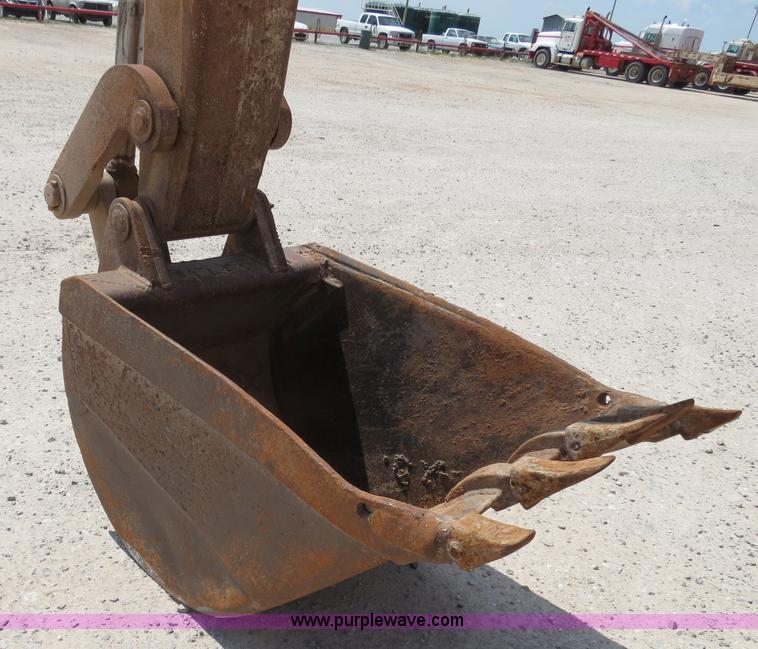 image for item B2429 1978 John Deere 690B excavator