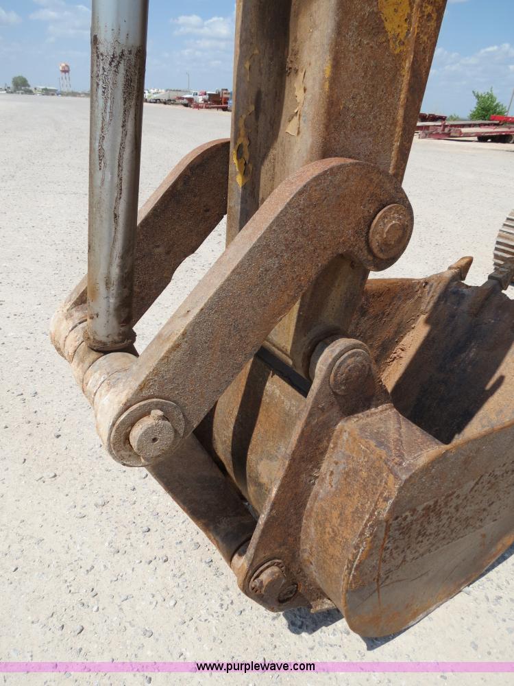 image for item B2429 1978 John Deere 690B excavator