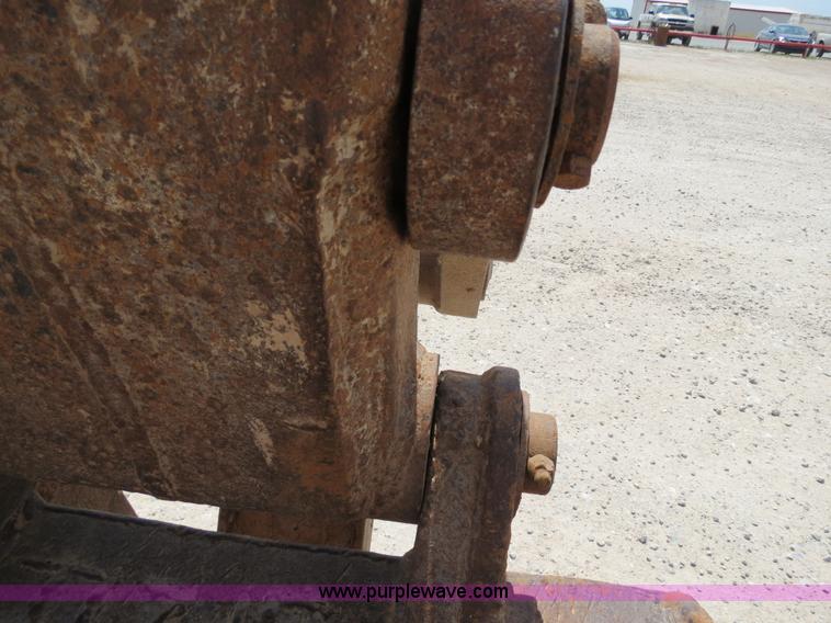 image for item B2429 1978 John Deere 690B excavator