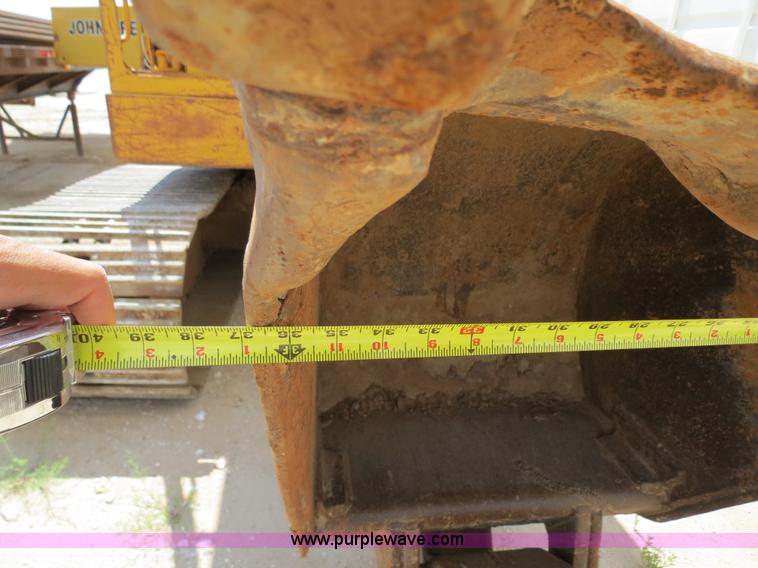 image for item B2429 1978 John Deere 690B excavator