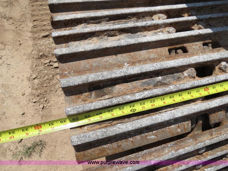 image for item B2429 1978 John Deere 690B excavator