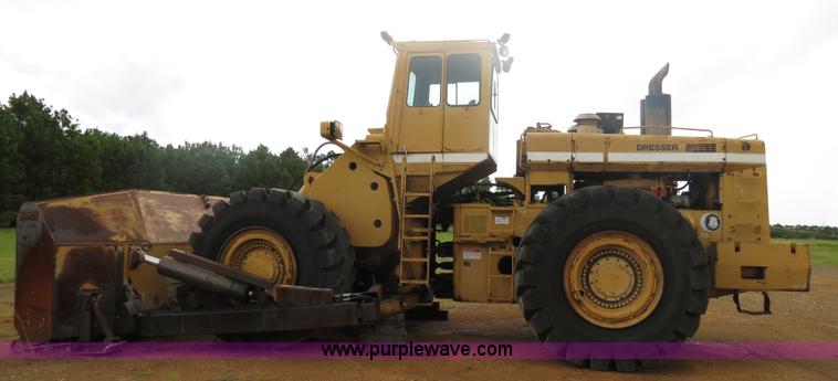 image for item B2450 1990 Dresser 970 wheel dozer